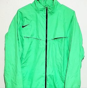 NIKE GOLF STORM FIT JACKET. MENS Sz: LARGE. 100% POLYESTER. LIGHTWEIGHT